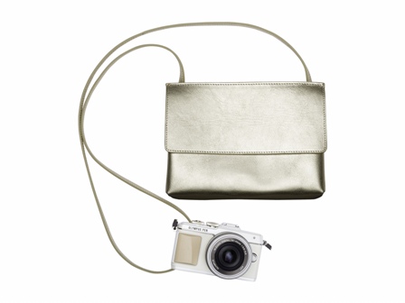 ACCESSORIES_fashion_style_clutch_gold_holy_goldie_E-PL7__Product_000 (1)
