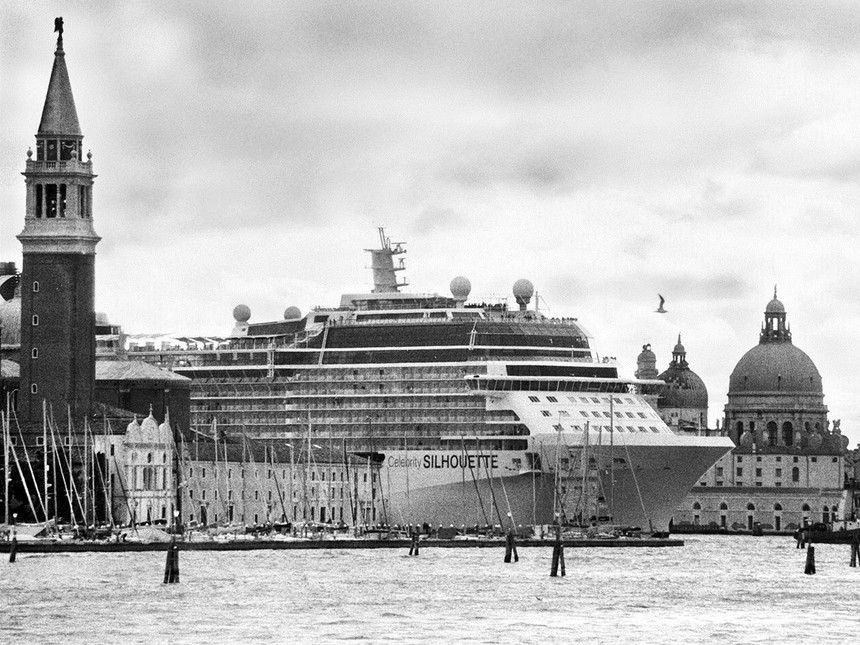 Gianni-Berengo-Gardin-Mostri-a-Venezia