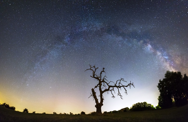 Arco galattico ripreso nelle campagne dell’Alto Lazio somma di 7 scatti verticali